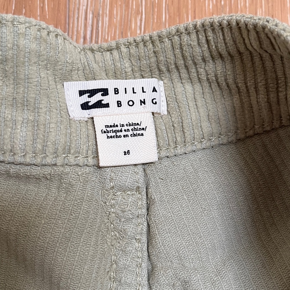 Billabong Free Fall Green Corduroy Women’s Shorts 26 - Picture 2 of 4